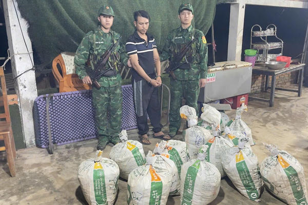 Quảng Ngãi: Bắt quả tang đối tượng vận chuyển trái phép vật liệu nổ