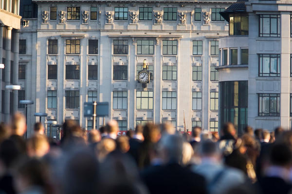 Anh đứng trước nguy cơ suy thoái, 250.000 người có thể mất việc vào giữa năm 2027 