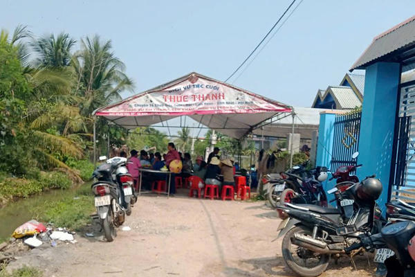 Gia Lai: Bé trai 2 tuổi rơi xuống mương nước tử vong