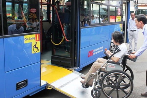 Vi phạm quy định về tham gia giao thông dành cho người khuyết tật, người cao tuổi sẽ bị xử phạt như thế?