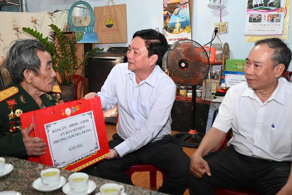 Lãnh đạo tỉnh Khánh Hòa, thăm anh hùng Lực lượng vũ trang nhân dân và Mẹ Việt Nam anh hùng năm 2026 