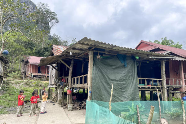 Từ mái đá đến bản làng giữa đại ngàn