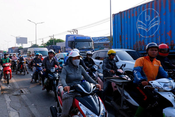 TP Hồ Chí Minh: Cửa ngõ phía Tây và phía Đông ùn ứ ngày đầu nghỉ lễ
