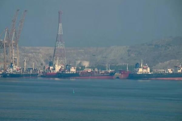 Tổ chức Hàng hải Quốc tế lập kế hoạch sơ tán 2.000 tàu khỏi Vùng Vịnh