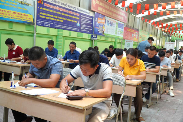 Khi quê hương muốn “níu chân” lao động