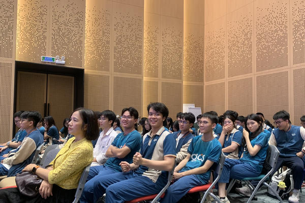 Có chứng chỉ ngoại ngữ: Chọn “miễn thi” hay “dự thi” để không mất lợi thế?