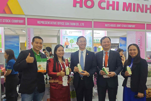 Việt Nam giữ vững vị trí đối tác thương mại thứ 10 của Singapore 