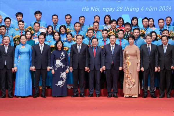 Hơn 100 Chủ tịch Công đoàn được vinh danh 