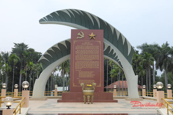 TP Hồ Chí Minh: Khu tưởng niệm Vườn Cau Đỏ thu hút giới trẻ dịp lễ 30/4