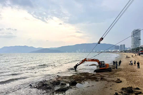 Gia Lai: Triển khai trục vớt xác xe tăng tại bãi biển Quy Nhơn 