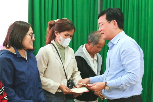 Lâm Đồng: Thăm, tặng quà gia đình chính sách tại địa phương