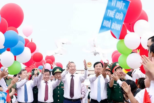 Tổng Bí thư, Chủ tịch nước Tô Lâm dự Lễ thượng cờ "Thống nhất non sông" tại Quảng Trị