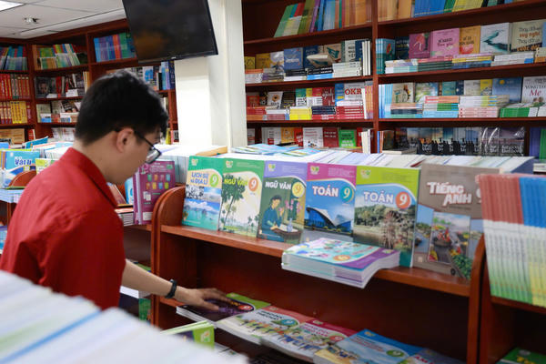 Giá sách giáo khoa năm học 2026–2027 giảm hơn 13% 