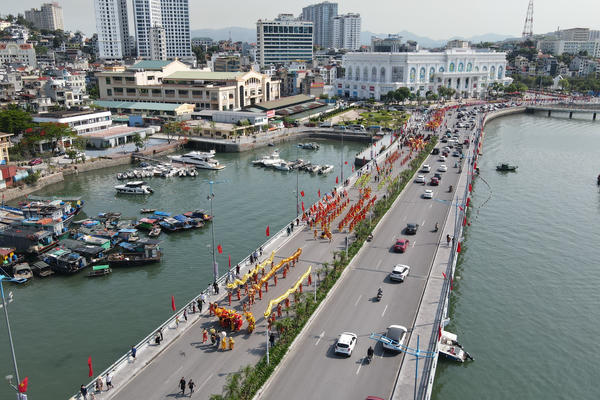 Rộn ràng lễ rước Đức Ông Trần Quốc Nghiễn