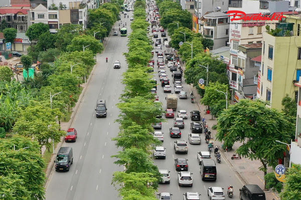 Dòng xe rời Thủ đô, giao thông cửa ngõ phía Đông vẫn thông suốt