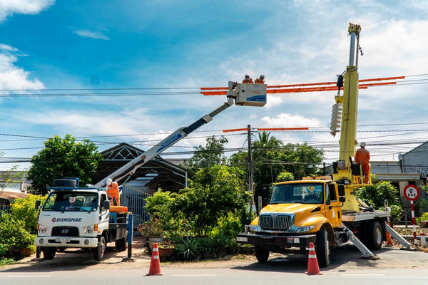 Áp lực cung ứng điện mùa nắng nóng