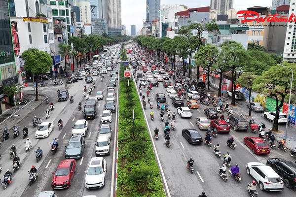 Hà Nội nhộn nhịp trở lại sau kỳ nghỉ lễ 30/4 - 1/5