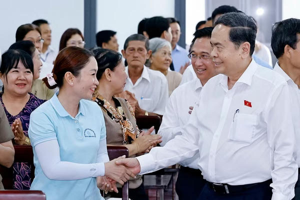 Chủ tịch Quốc hội Trần Thanh Mẫn tiếp xúc cử tri Thành phố Hồ Chí Minh