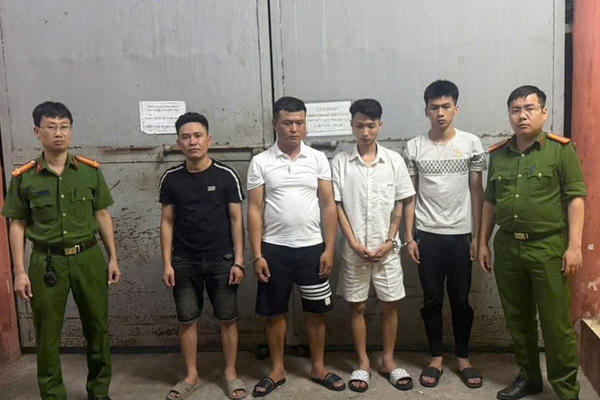 Bắt giữ nhóm đối tượng cướp giật gần 2kg vàng của người nước ngoài