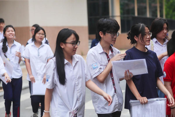 “Điểm nghẽn” thiếu trường học