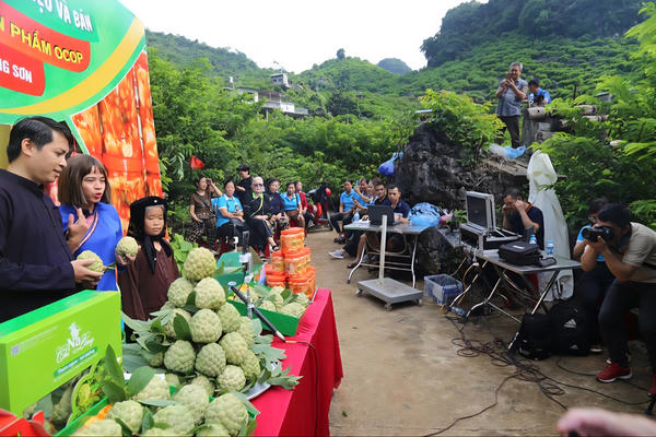 Lạng Sơn: Khi nông dân lên sóng livestream