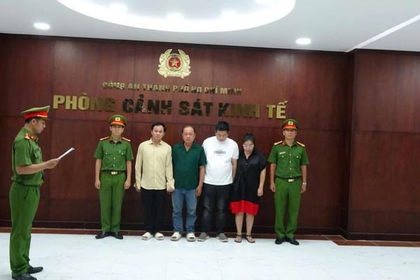 TP Hồ Chí Minh: Bắt tạm giam 4 đối tượng sản xuất, buôn bán giấm Acetic giả