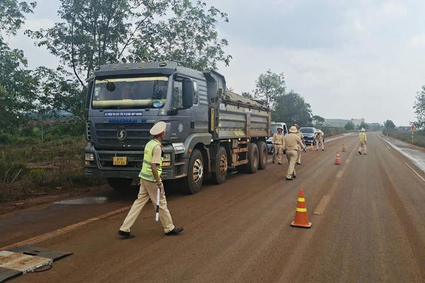 Gia Lai: Siết chặt xử lý xe chở đất phục vụ công trình gây mất an toàn giao thông