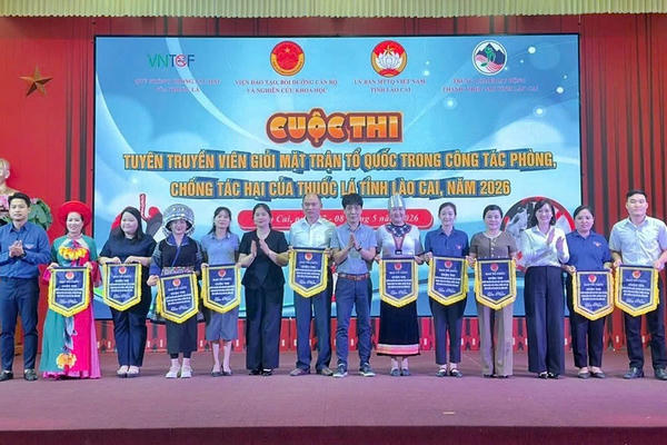  Người Mặt trận lan tỏa thông điệp 'không khói thuốc'