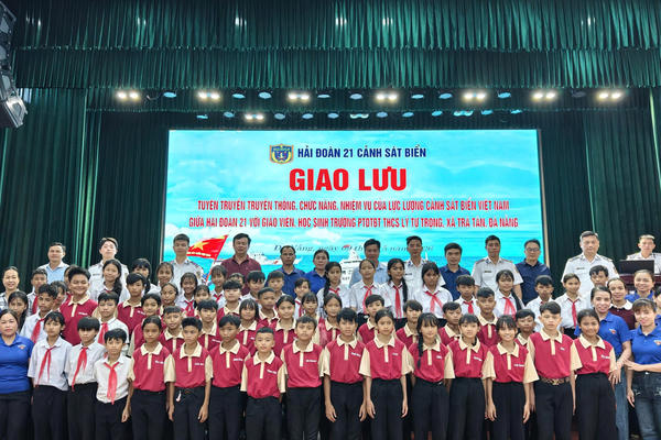 Đà Nẵng: Hải đoàn 21 tuyên truyền biển đảo cho học sinh 