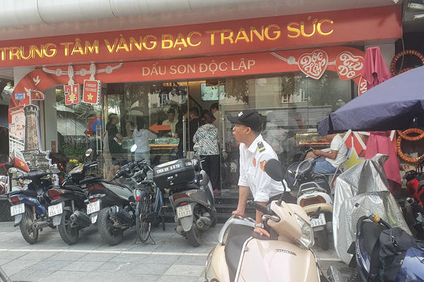 Thị trường vàng: Thu hẹp khoảng cách giá trong nước và thế giới