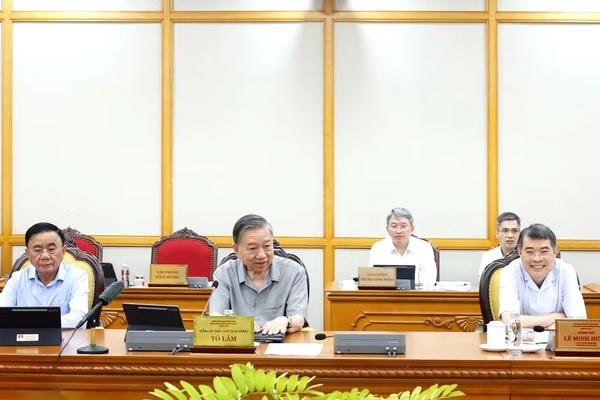 Bộ Chính trị cho ý kiến hoàn thiện thể chế vượt trội, tạo động lực mới để Thành phố Hồ Chí Minh phát triển nhanh, bền vững