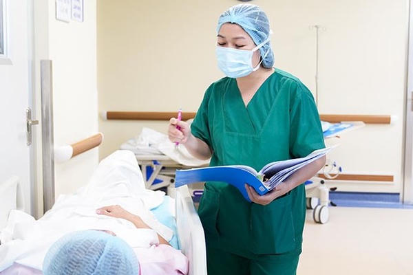 Thị trường thẩm mỹ Việt Nam và bài toán an toàn cho người làm đẹp