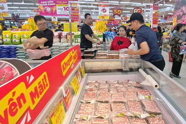 Siêu thị đồng loạt giảm giá sâu, kích cầu tiêu dùng nội địa