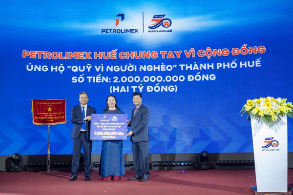 Huế: Tiếp nhận 2 tỷ đồng ủng hộ Quỹ ‘Vì người nghèo’