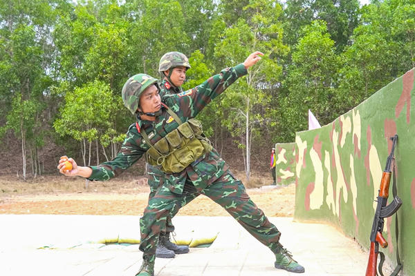 Bộ Tư lệnh TP Hồ Chí Minh kiểm tra công tác tập huấn chiến sĩ mới