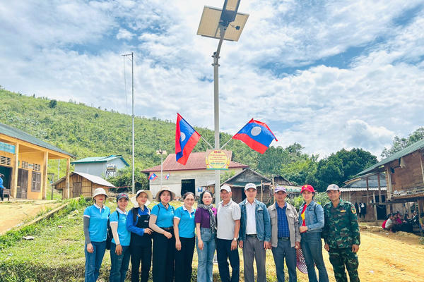 Thắp sáng vùng biên nơi bản Sê Sáp