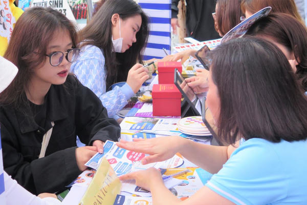 Học phí đại học đồng loạt tăng: Cân nhắc gì khi chọn trường?
