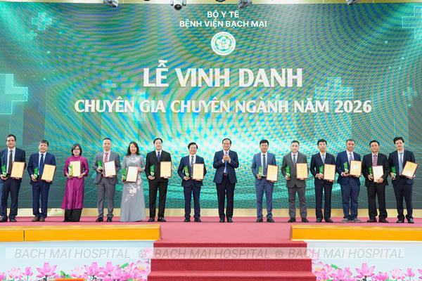 Bệnh viện Bạch Mai vinh danh 329 chuyên gia và người tài năng