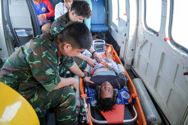 Cấp cứu đường không đưa hai bệnh nhân nặng từ Trường Sa về đất liền