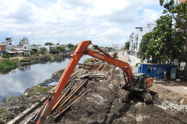 TP Hồ Chí Minh: Dự án kênh Tham Lương - Bến Cát rạch Nước Lên còn ngổn ngang