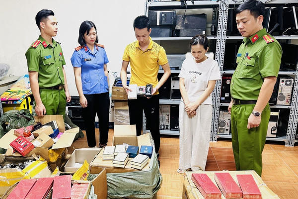 Hai chị em ruột bán 100 nghìn chai nước hoa giả, thu gần 200 tỷ đồng