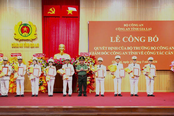 Công an tỉnh Gia Lai công bố các quyết định về tổ chức cán bộ 