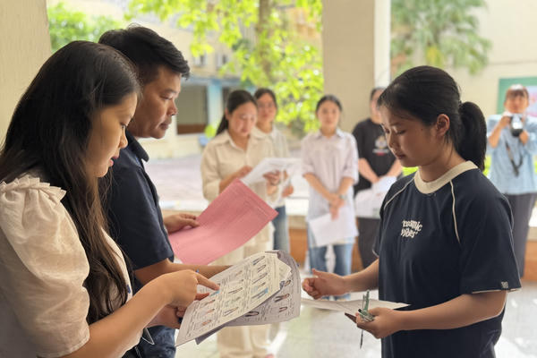 Hàng chục nghìn sĩ tử thi đánh giá năng lực để tăng cơ hội vào ngành sư phạm 