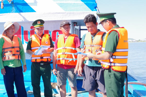 “Lá chắn” bảo vệ ngư dân mùa mưa bão