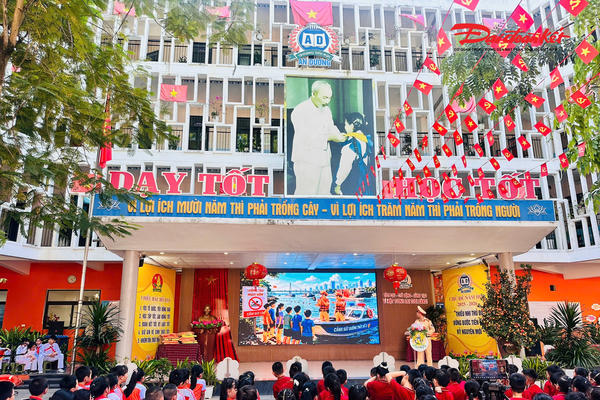 Học sinh Hà Nội thực hành kỹ năng phòng chống đuối nước trước kỳ nghỉ hè