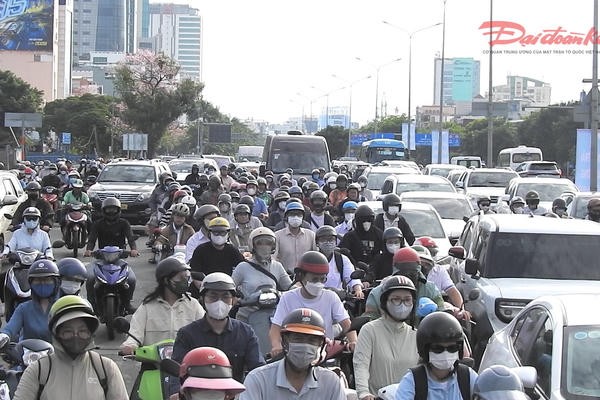 TPHCM: Nút giao Điện Biên Phủ ùn ứ nhẹ sau phân luồng