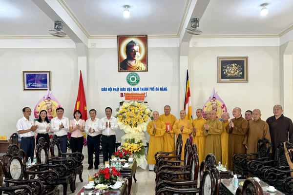 Mặt trận Đà Nẵng chúc mừng Đại lễ Phật đản