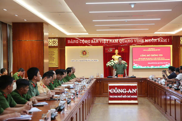 TP Hồ Chí Minh: Họp báo vụ bắt giữ 2 nghi phạm người nước ngoài nổ súng ngay trung tâm thành phố