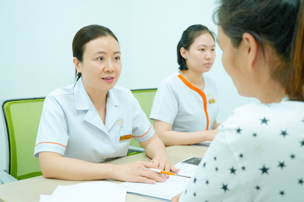 Cơ hội tiếp cận IVF cho các gia đình hiếm muộn khó khăn
