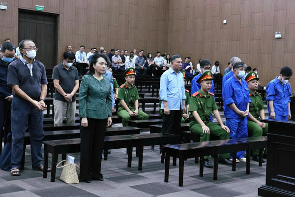 Cựu Bộ trưởng Nguyễn Thị Kim Tiến bị tuyên án 6 năm tù, bồi thường 108 tỷ đồng Cựu Bộ trưởng Nguyễn Thị Kim Tiến bị tuyên án 6 năm tù, bồi thường 108 tỷ đồng